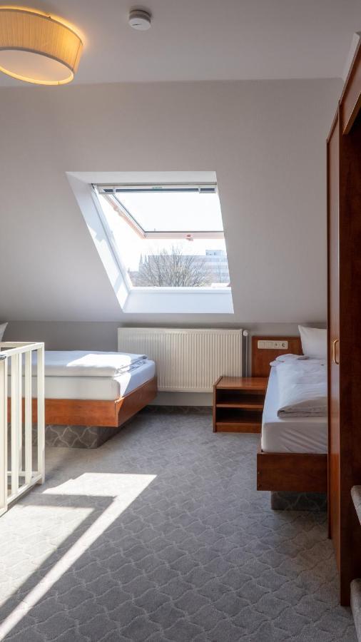 Hotel Am Uenglinger Tor Stendal Bagian luar foto