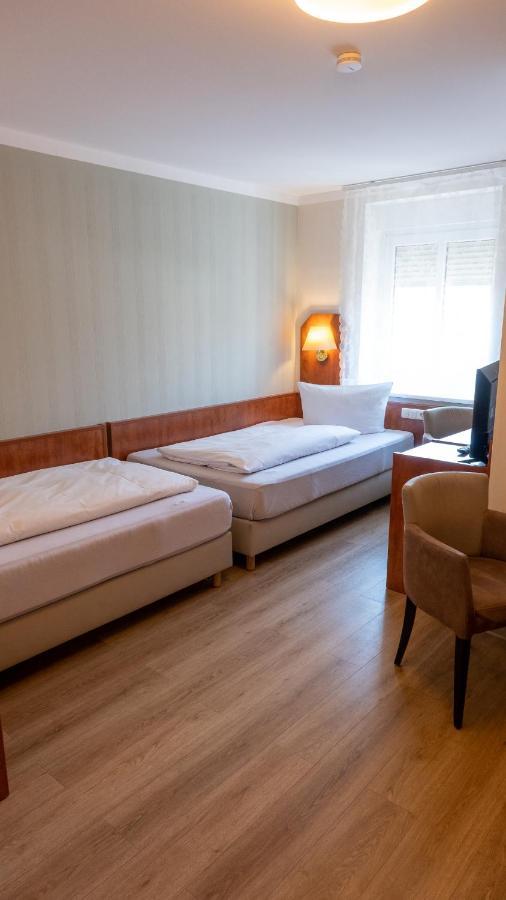 Hotel Am Uenglinger Tor Stendal Bagian luar foto