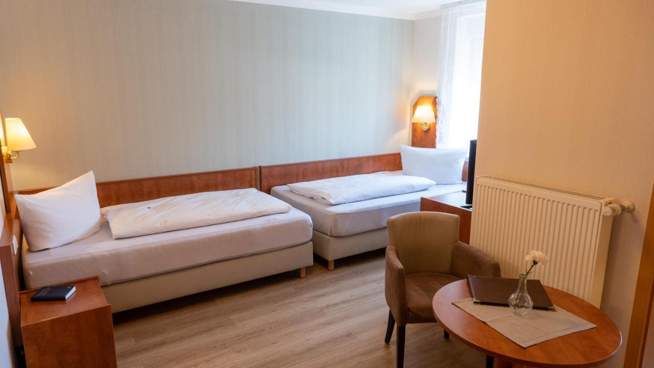 Hotel Am Uenglinger Tor Stendal Bagian luar foto