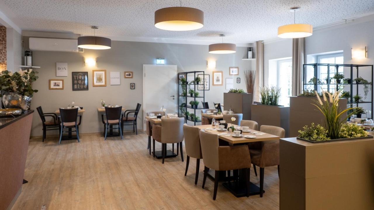 Hotel Am Uenglinger Tor Stendal Bagian luar foto