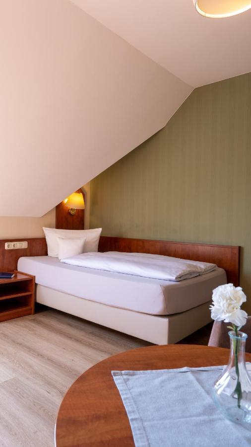 Hotel Am Uenglinger Tor Stendal Bagian luar foto