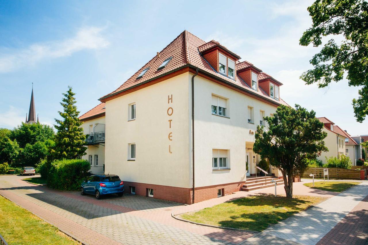 Hotel Am Uenglinger Tor Stendal Bagian luar foto